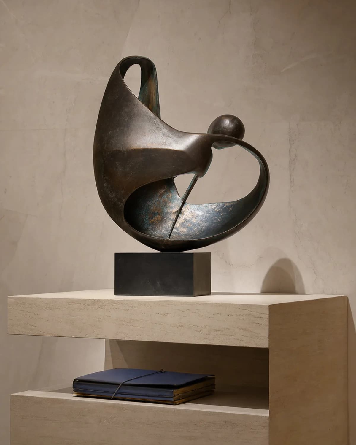 Sculpture contemporaine documentée